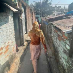 A local woman guides our reporter through the alleyways of Banbhoolpura, entry into which police had barred for the media. Photo credit: Sabah Gurmat for Article-14.